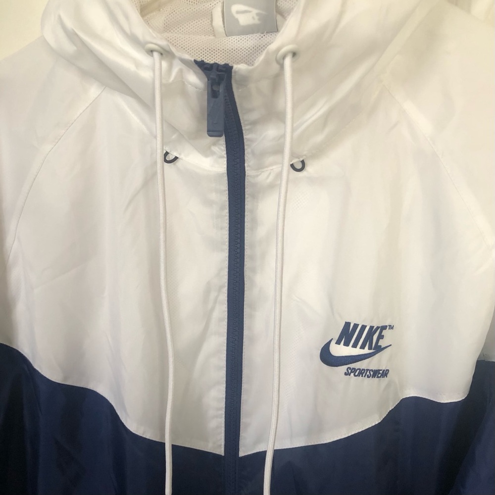 Nike Men’s White & Navy Windbreaker Jacket - Picture 4 of 9